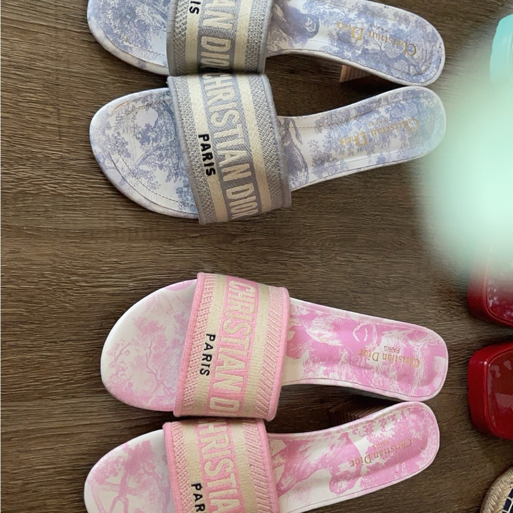 Sandals - Picture 2 of 4